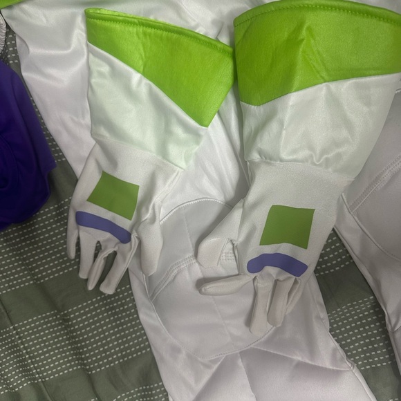 Buzz light year costume, Disney store, size small - Picture 3 of 8
